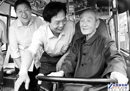 老人对28365365官网客服评价 老人对28365365官网客服评价